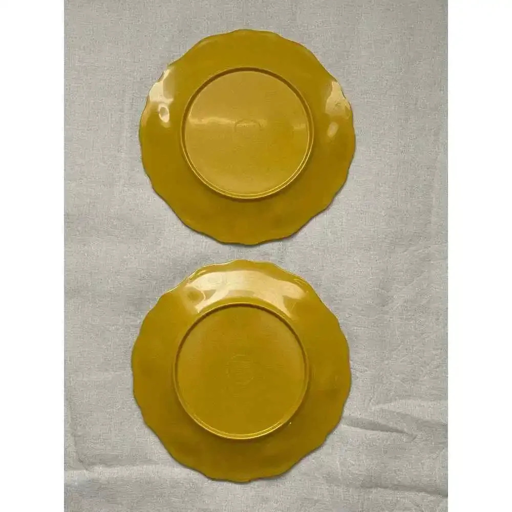 Set of 2 Plastic Rooster Dinner Plates 8.5” Diameter